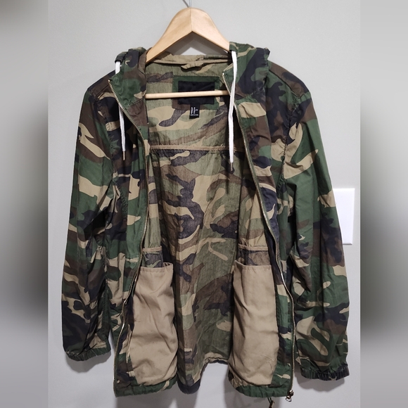 Forever 21 Women's Green Camo Utility Hooded Jacket, Full Zip, Pockets, Size 1X - Picture 5 of 9